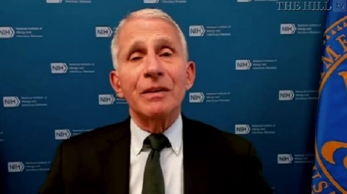 Fauci dice que desearía que hubiera más restricciones 'estrictas' y presión para usar máscaras al comienzo de la pandemia