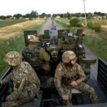 Militares ucranianos recorren la región de Mykolaiv a mediados de junio.