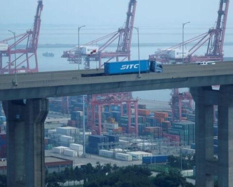 Las exportaciones de Corea del Sur en junio registran el crecimiento más lento en 19 meses, la brecha comercial se amplía