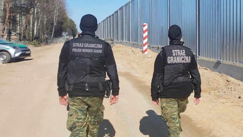 Listo el muro polaco en la frontera de Bielorrusia, pero no necesariamente un elemento disuasorio para los inmigrantes