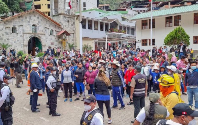 Turistas habían bloqueado la vía férrea para protestar por la falta de boletos para visitar la icónica ciudadela inca