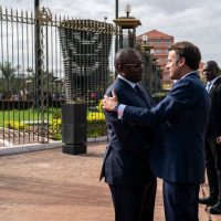 Macron concluye gira por tres países africanos en Guinea-Bissau