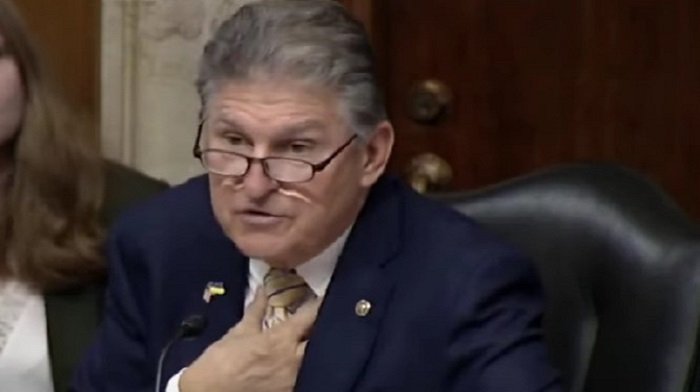 Manchin al rescate otra vez: aplasta la agenda de aumento de impuestos y clima de Biden, el profesor liberal de izquierda 'solloza'