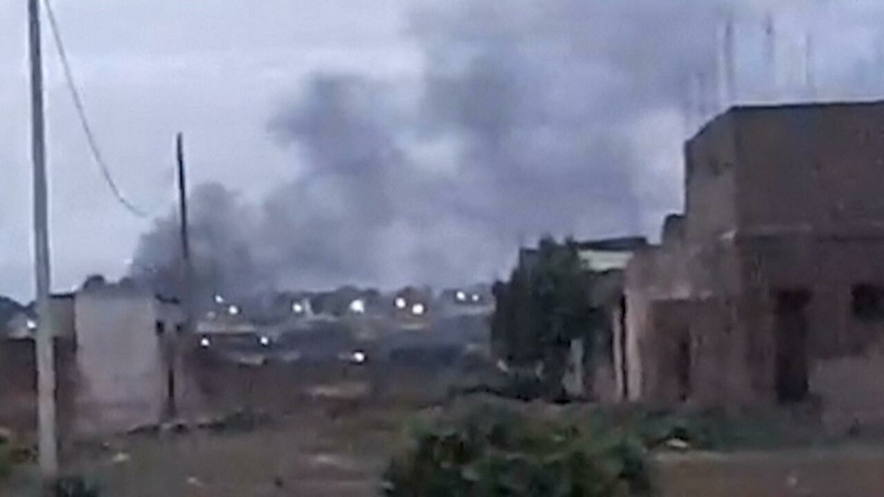 Militantes atacan la principal base militar de Malí