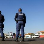 Policía de Sudáfrica dice que 15 personas murieron en tiroteo en bar de Soweto