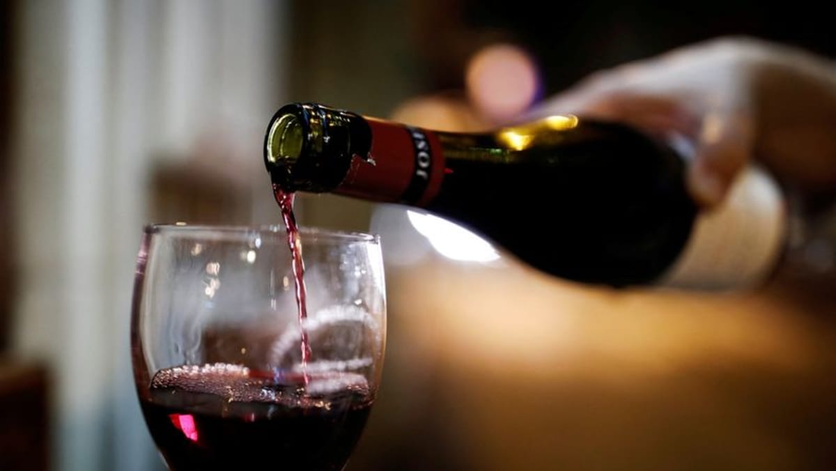 Precios altísimos, botellas de plástico para calmar la sed de Japón por el Beaujolais Nouveau