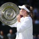 Rybakina lucha contra Jabeur para ganar el título de Wimbledon