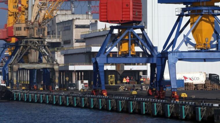 Ucrania detiene un barco de propiedad rusa cargado de grano en el puerto del Mar Negro |  CNN