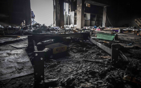 El supermercado Al Barakah fue saqueado y quemado por dentro durante los disturbios de julio de 2021.  Foto: Abigail Javier/Eyewitness News