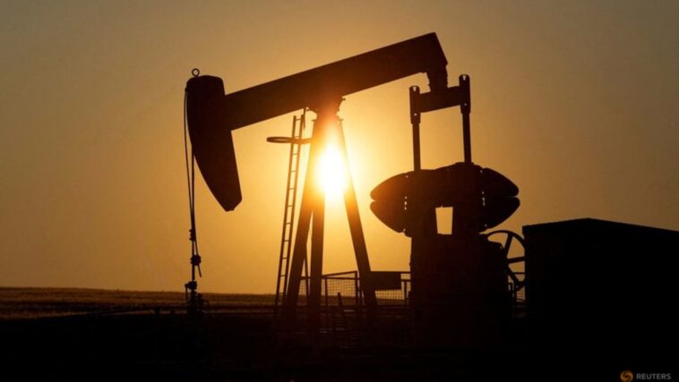 Análisis-Los precios del petróleo se vuelven más volátiles a medida que los inversores salen del mercado