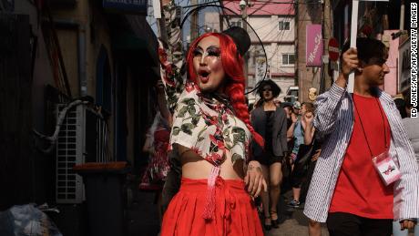 La floreciente escena drag de Seúl se enfrenta a actitudes conservadoras