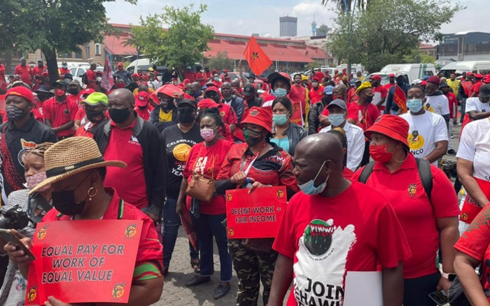 Cosatu se embarcará en huelga nacional mientras la economía de Sudáfrica lucha por crear empleos