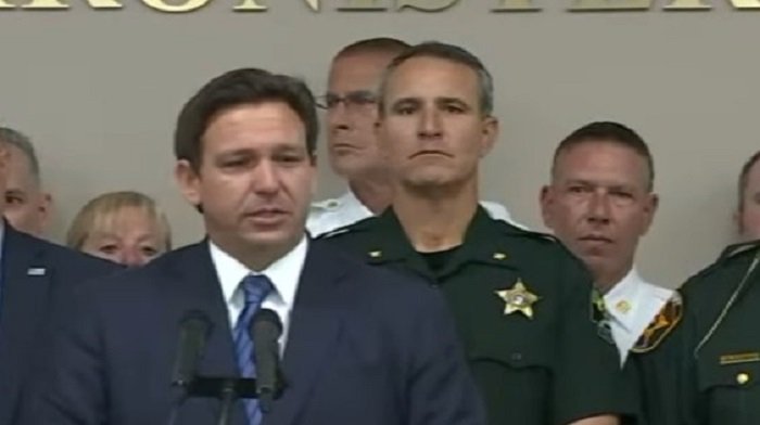 DeSantis suspende al fiscal estatal por negarse a enjuiciar las violaciones de la prohibición del aborto de 15 semanas en Florida