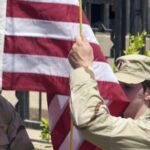 Después de recibir latigazos verbales del comediante convertido en activista Jon Stewart, el Senado aprueba la legislación de pozos de quema de veteranos 86-11