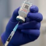 El Reino Unido se convierte en la primera nación en aprobar la vacuna Covid-19 dirigida tanto a Omicron como a la cepa original |  CNN