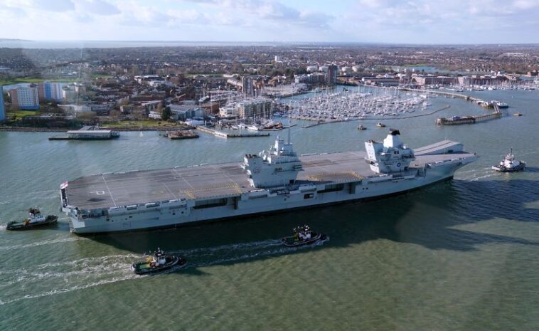 El buque de guerra más grande de Gran Bretaña se detiene en ruta a EE. UU. debido a un 'problema mecánico' |  CNN