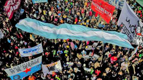 El nuevo ministro de Economía de Argentina se compromete a restaurar el orden fiscal