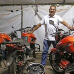 En Ruanda, una empresa de Singapur que vende motocicletas eléctricas corteja a los motociclistas hartos de los altos precios de las bombas