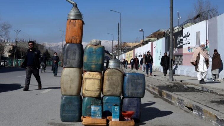 Funcionarios talibanes cerca de contrato para compra de gasolina de Rusia