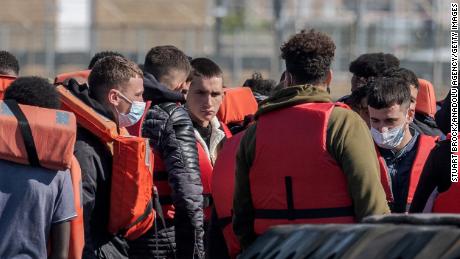 La Fuerza Fronteriza escoltó a 100 migrantes de regreso a Dover esta mañana después de que fueran recogidos en el Canal de la Mancha.