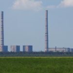 La planta de energía nuclear de Zaporizhzhia se ve desde lejos el jueves.