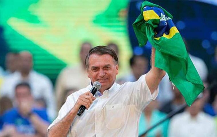 “Aquí es donde renací... Aquí es donde el creador me salvó la vida para que pudiera dar lo mejor de mí por nuestra nación como presidente”, dijo un emocionado Bolsonaro a sus seguidores.