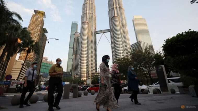 La economía de Malasia probablemente creció al ritmo más rápido en un año en abril-junio: sondeo de Reuters