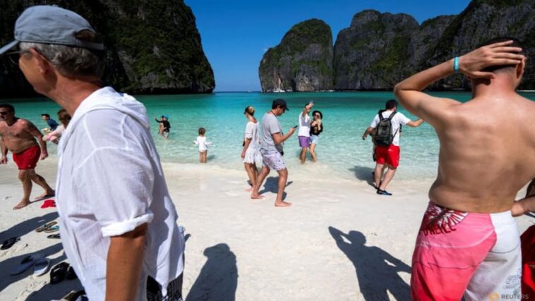 La economía de Tailandia, dependiente del turismo, probablemente se aceleró en el segundo trimestre: sondeo de Reuters