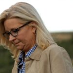 La representante Liz Cheney pierde las primarias republicanas ante el retador respaldado por Trump, proyecta NBC