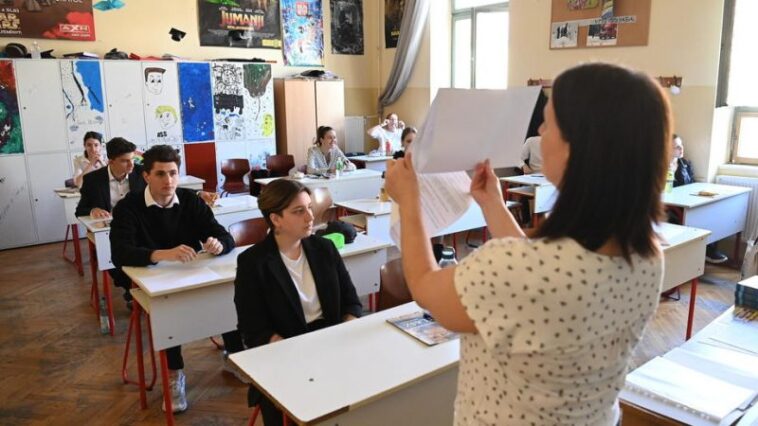 Las autoridades húngaras se preocupan por la educación "demasiado femenina"