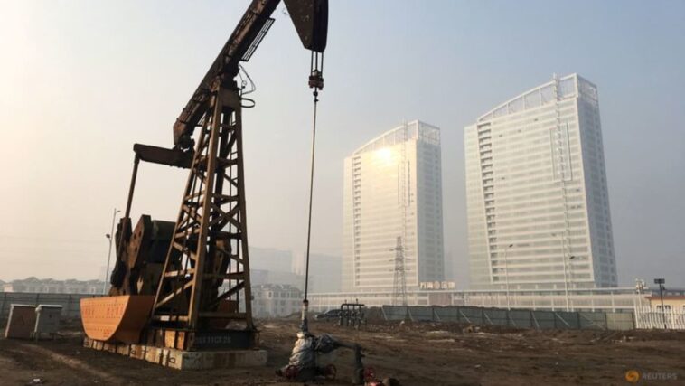 Las ganancias provisionales de Sinopec se disparan por precios más fuertes del petróleo y el gas