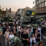 Las ciudades ucranianas prohíben los eventos del día de la independencia, ya que Zelensky advierte sobre eventos 'particularmente feos'  ataques
