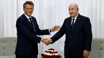 Macron de Francia visita Argelia en un intento por enmendar lazos