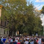 Manifestantes en Tirana arrojan pintura roja al Ministerio del Interior por la muerte de una niña de siete años