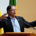 Gustavo Petro habla a universitarios en evento en Colombia