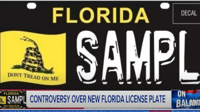 NPR afirma que las nuevas placas de matrícula de la bandera de Gadsden de Florida 'simbolizan una peligrosa ideología de extrema derecha'