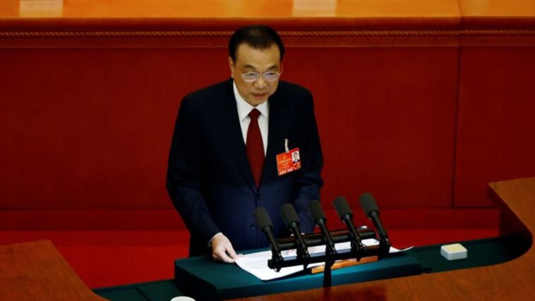 Premier chino Li Keqiang elogia sector de vehículos de nueva energía en evento industrial