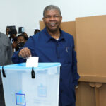Presidente de Angola asegura segundo mandato en tensas elecciones