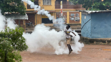Sierra Leona impone toque de queda mientras las protestas antigubernamentales se vuelven mortales