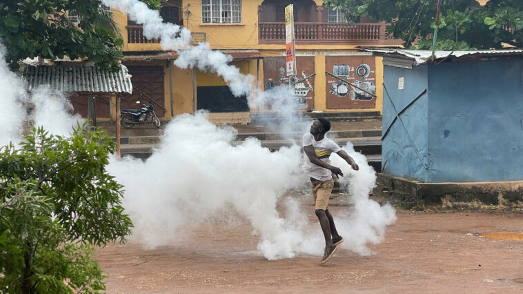 Sierra Leona impone toque de queda mientras las protestas antigubernamentales se vuelven mortales