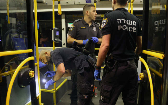 Siete heridos, dos de gravedad, en 'ataque terrorista' en autobús de Jerusalén