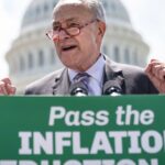 Vea a Chuck Schumer hablar sobre el proyecto de ley de impuestos y clima de la Ley de Reducción de la Inflación