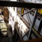 Nuevo video muestra vehículos militares rusos estacionados dentro de una sala de turbinas, conectadas a un reactor nuclear en la planta de energía nuclear de Zaporizhzhia.