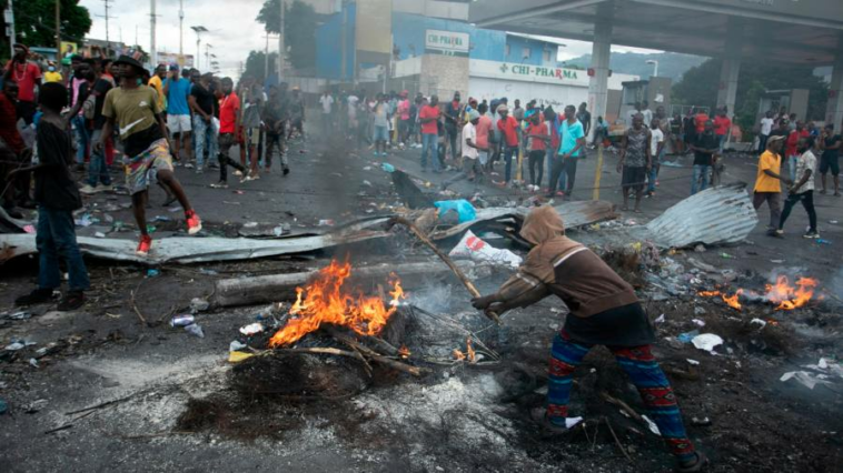 Crisis en Haití se profundiza en medio de protestas por combustible y guerra de pandillas