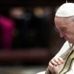 El Papa declara 'tolerancia cero' para los abusos de la Iglesia Católica y dice que asume la responsabilidad personal de ponerle fin