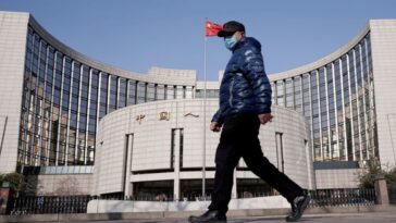 El banco central de China dice que impulsará de manera constante y prudente la internacionalización del yuan