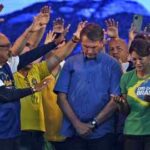 Jair Bolsonaro despliega esposa evangélica en la polarizada carrera presidencial de Brasil