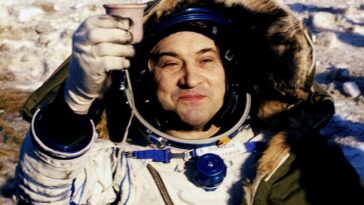Valery Polyakov, cosmonauta ruso que bate récords, muere a los 80 años |  CNN
