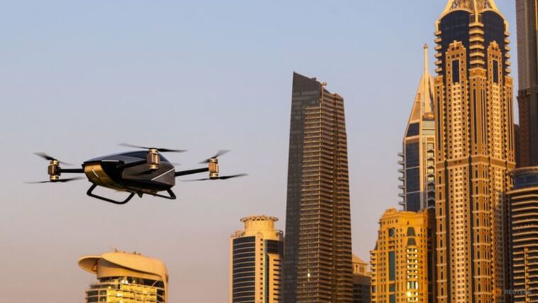 El 'coche volador' chino realiza su primer vuelo público en Dubái