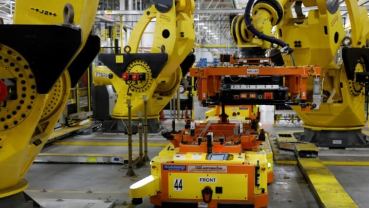 El crecimiento de la industria manufacturera de EE. UU. se desacelera a su nivel más bajo desde 2020: Encuesta